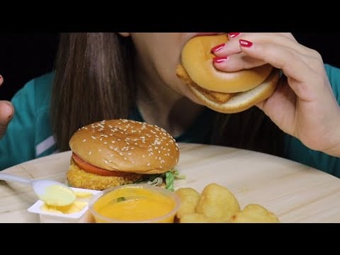 ASMR FISH FILET BURGER CRISPY CHICKEN BUFFALO CHILI CHEESE MUKBANG CREMA ASMR #asmr #mukbang #burger
