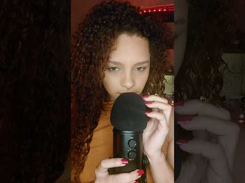 ASMR • Sussurrando no seu ouvido 🥰 #shorts