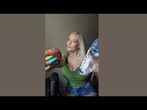 🎧 Playing with Balls and Answering Your Questions🤔😂🎬🍕🧳✈️🏝️🐧✨