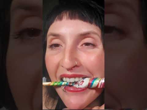 how do y'all eat these🤔 #asmr #asmrlollipop #lollipop #crunchyasmr
