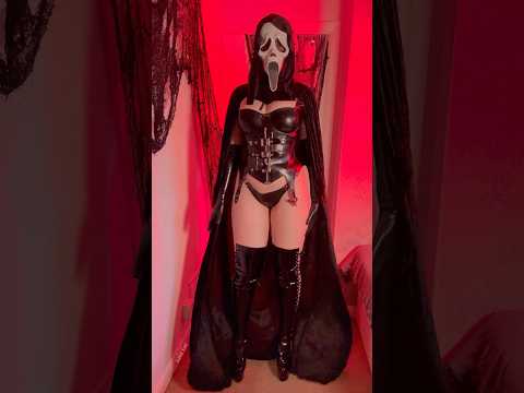 Like my Latex GhostFace Halloween Cosplay??👻🖤✨ #latex #cosplay #boots #ghostface #halloween #fyp