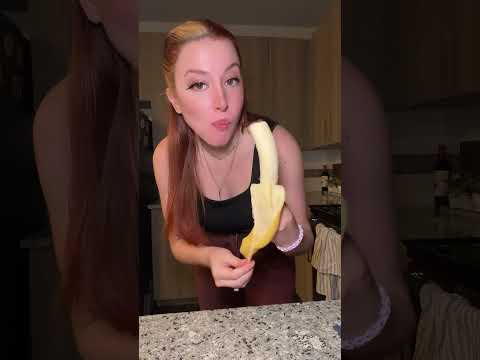 Banana ASMR anyone ? #redhead #foryou #ginger #mukbang #bodypositivity #egirl #asmr