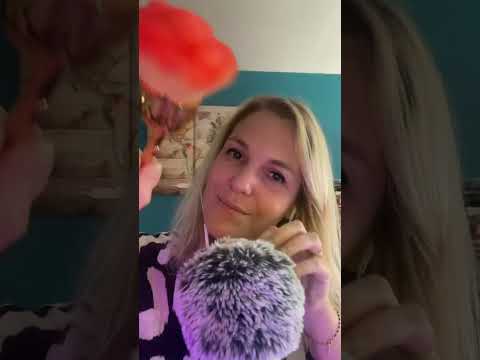 ASMR FR / Massage crânien + pinceau devant la caméra #asmrfr #shortsasmr #asmr