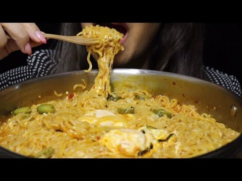 ASMR CREAMY KIMCHI NOODLES POACHED EGGS PICKLES MUKBANG #asmr #mukbang #noodles #poachedegg #creamy