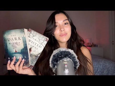 ASMR Book Talks | Whispering sulla mia saga fantasy preferita 🪄 One Dark Window