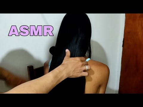 ASMR MECHENDO NO CABELO / HAIR BRUSHING & SCALP MASSAGE (som de chuva)
