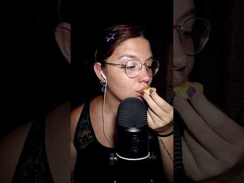 EATING A PEACH (Eating Sounds) 😴💜| ASMR ITA