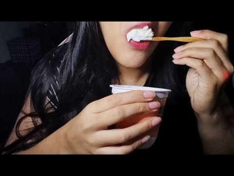 ASMR COMIENDO YOGURT CON BANANA | ASMR en Español | SONIDOS CREMOSOS