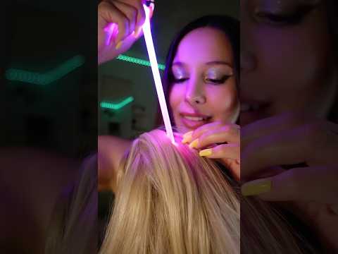 Petite inspection de poux sur les cheveux de mon micro 👀 #tingles #frissons #asmr #asmrhair