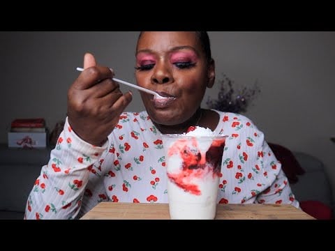 STRAWBERRY CHEESE CAKE SUNDAY ASMR EATING SOUNDS