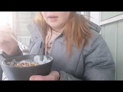 Asmr Suomi - Soft spoken pihalla, taustalla ajelee autoja 🚙