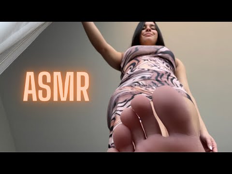 ASMR EN ESPAÑOL | Gigante te pisa (FEET)👣