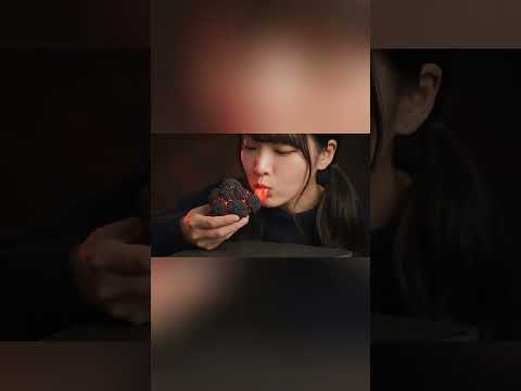 Eating broccoli #asmrsounds #asmrvideo #eatingsounds