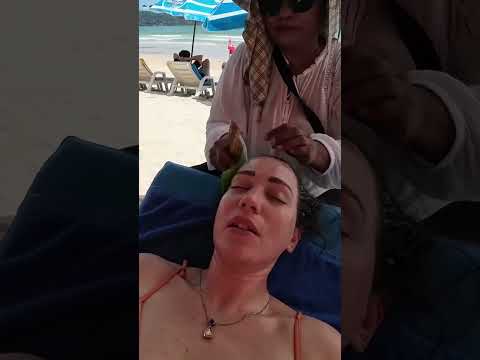Tan me hace un relajante y refrescante masaje facial✨ #beach #facial #skincare #massage #short