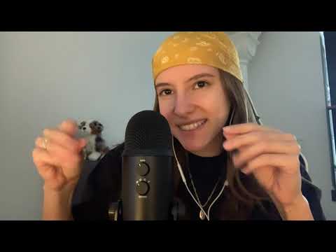 ASMR 1 Minute bestie does your make up (brushing, mouth sounds) 🐰