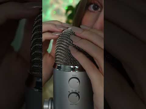 I give you a little Scratch #asmr #visualtingle #mouthwhisper #relax