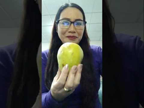 TRY THIS HUGE  AND JUICY PEAR#shortsfeed #mukbang #everyone