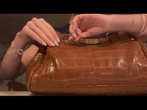 ASMR What’s In My Purse!?- no talking😋