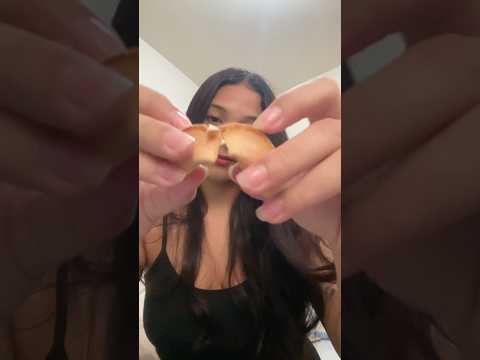 ASMR COMENDO BISCOITINHO DA SORTE E PIRULITO ❤️😋