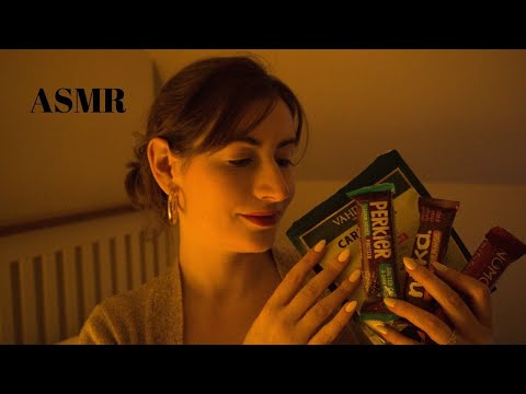 ASMR - TESTANDO ALIMENTOS VEGANOS (SUSSURROS) | SOLANGE PRATA