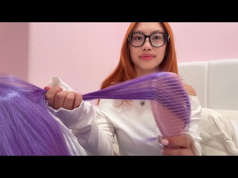 Asmr Brushing/Combing your hair (Soft spoken)