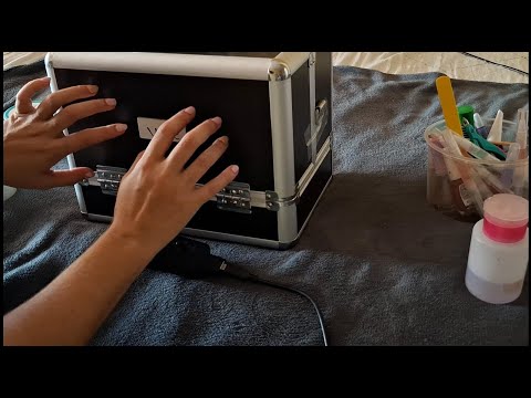 ASMR organizando maleta de esmaltes