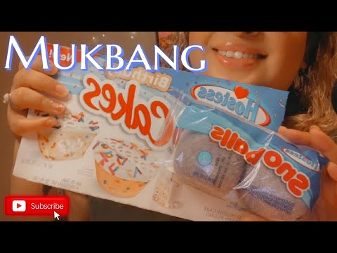 ASMR| Mukbang: Eating hostess cupcake 🧁 & Marshmallow snowball 😋| (Whispered, eating sounds)