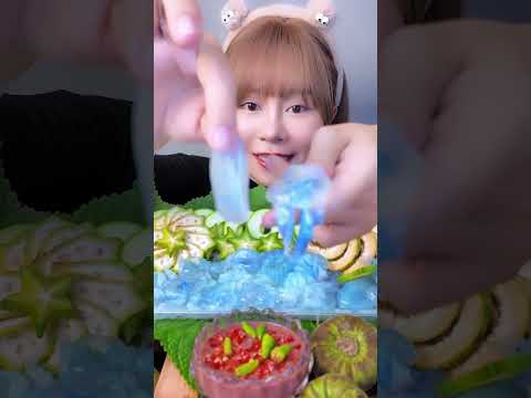 #shorts eating blue jellyfish tentacles #linhasmr #asmrcontent #asmreating #asmr #asmrfood #mukbang