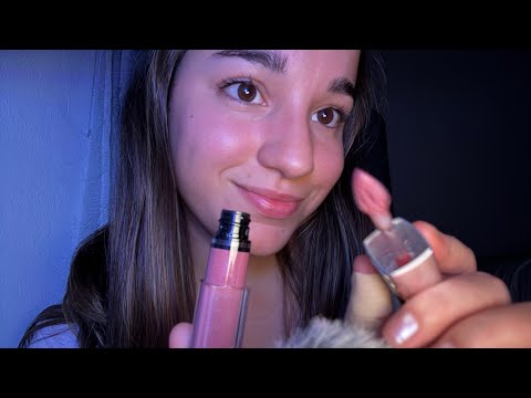 ASMR tu amiga te maquilla super cool 