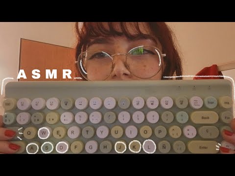 ¿Cansado? Mírame jugar en ASMR | mouth sounds, soft spoken, besitos, soniditos de teclados ִֶָ࣪ ☾.