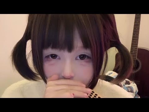 Cute Girl Gently Stroking Microphone | Sleep-Inducing ASMR