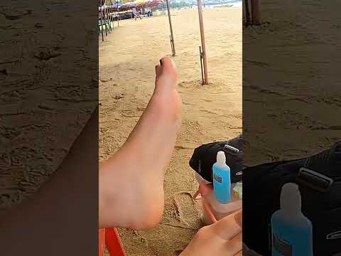 ASMR   Exfoliación de pies en playa de Tailandia