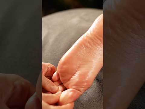 Slow ASMR foot massage to help you fall asleep 😴