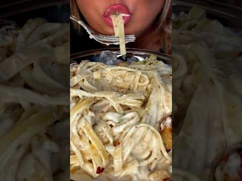 Creamy Chicken Alfredo #shorts #asmr #food #pasta