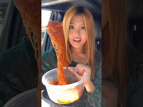 WATCH WHAT HAPPENS WHEN MOM PUTS GLASS NOODLES INSIDE TTEOKBOKKI #shorts #viral #mukbang