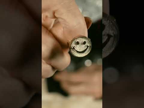 Leonard DaVinci to Mona Lisa: "Please Look At The Ring!"  It worked!