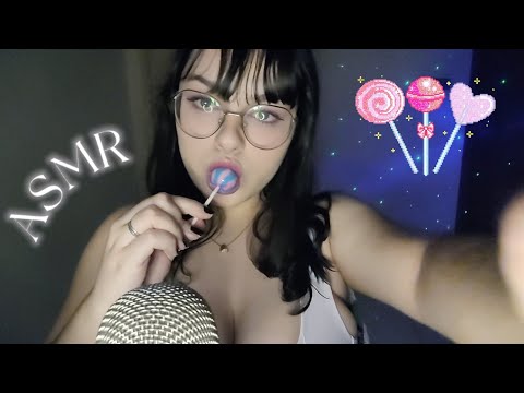 ASMR - CHUPANDO PIRULITO 🍭 (MUITO SONS DE BOCA, MOLHADOS E FALA SUAVE)