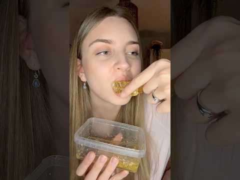 First time eating honeycomb… mmm 🍯😋 #asmr #honeycomb #eating #eatingasmr