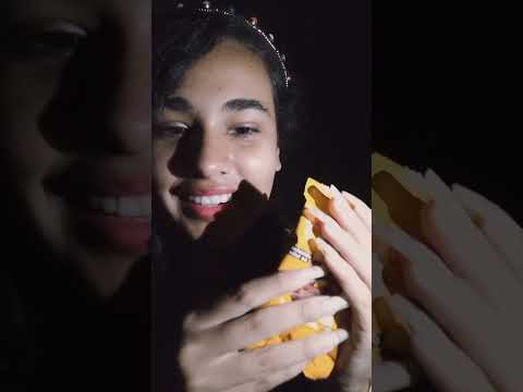 ASMR EXPERIMENTANDO PÃO DE MEL #asmr #asmrvideo #viral #trigger #tapping #sonsdeboca #shorts #short