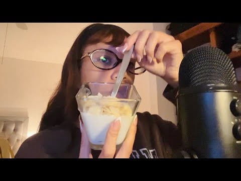 ASMR con yogurt y almendras 