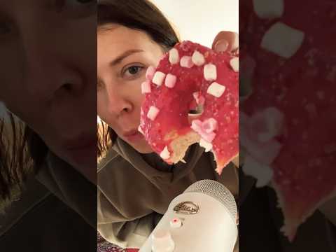 Let’s have a brekkie together! 🍩🥰 #asmr #tingly #asmrsounds #tingles #mukbang #foodasmr #donuts
