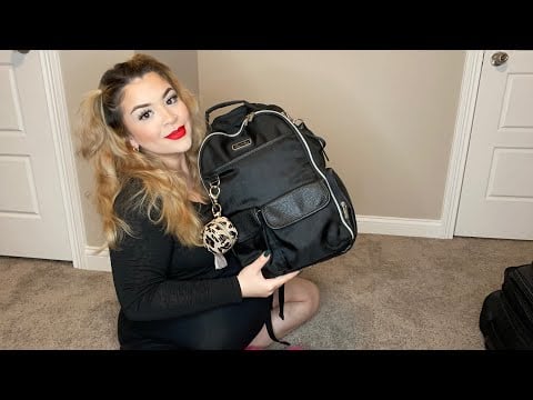 ASMR what’s in my baby’s hospital bag💙