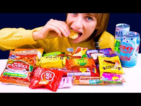 ASMR TRYING KOREAN SNACKS Chocolate, Cookies, Candy 한국 과자 리얼사운드 먹방  LiLiBu ASMR