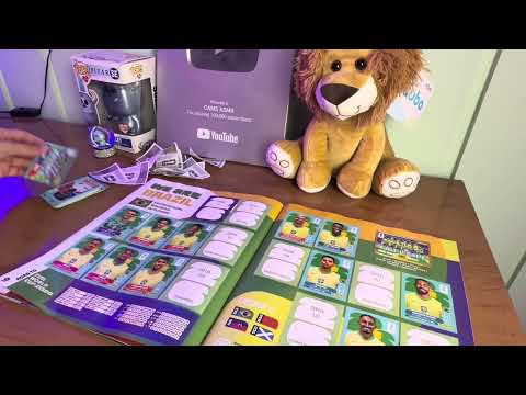 ASMR COLANDO FIGURINHA  - com voz suave e sussurros 💤