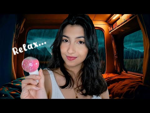 ASMR  Acampando com você em uma noite chuvosa 🌧️ | Atenção pessoal, massagem