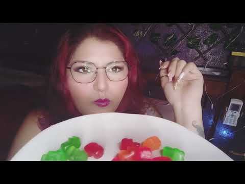 ASMR comiendo gomitas 