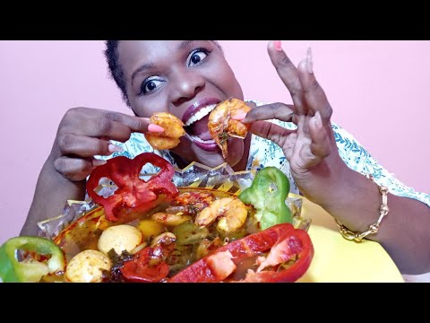 Seafood boil Smacking Noises/Messy Eating/Shrimp, 먹방, 소스에 삶은 새우