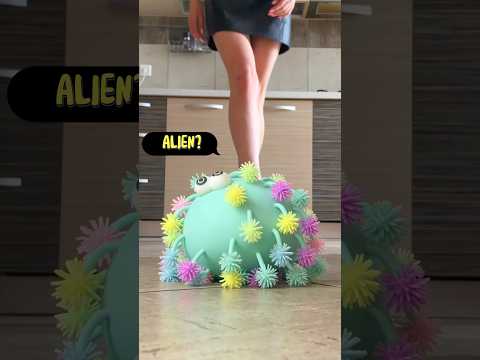 Pea vs. Alien Spider! High Heels Crushing Things! Oddly Satisfying! ASMR