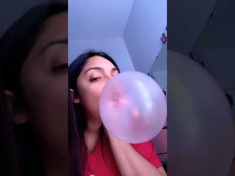 BIG BUBBLE GUM ASMR | blowing a big bubble gum sounds #bubblebum #bubblegumblowing