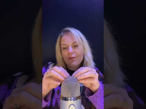 ASMR FR / J’enlève les ondes négatives de mon Blue Yeti #asmrfr #shortsasmr #relax